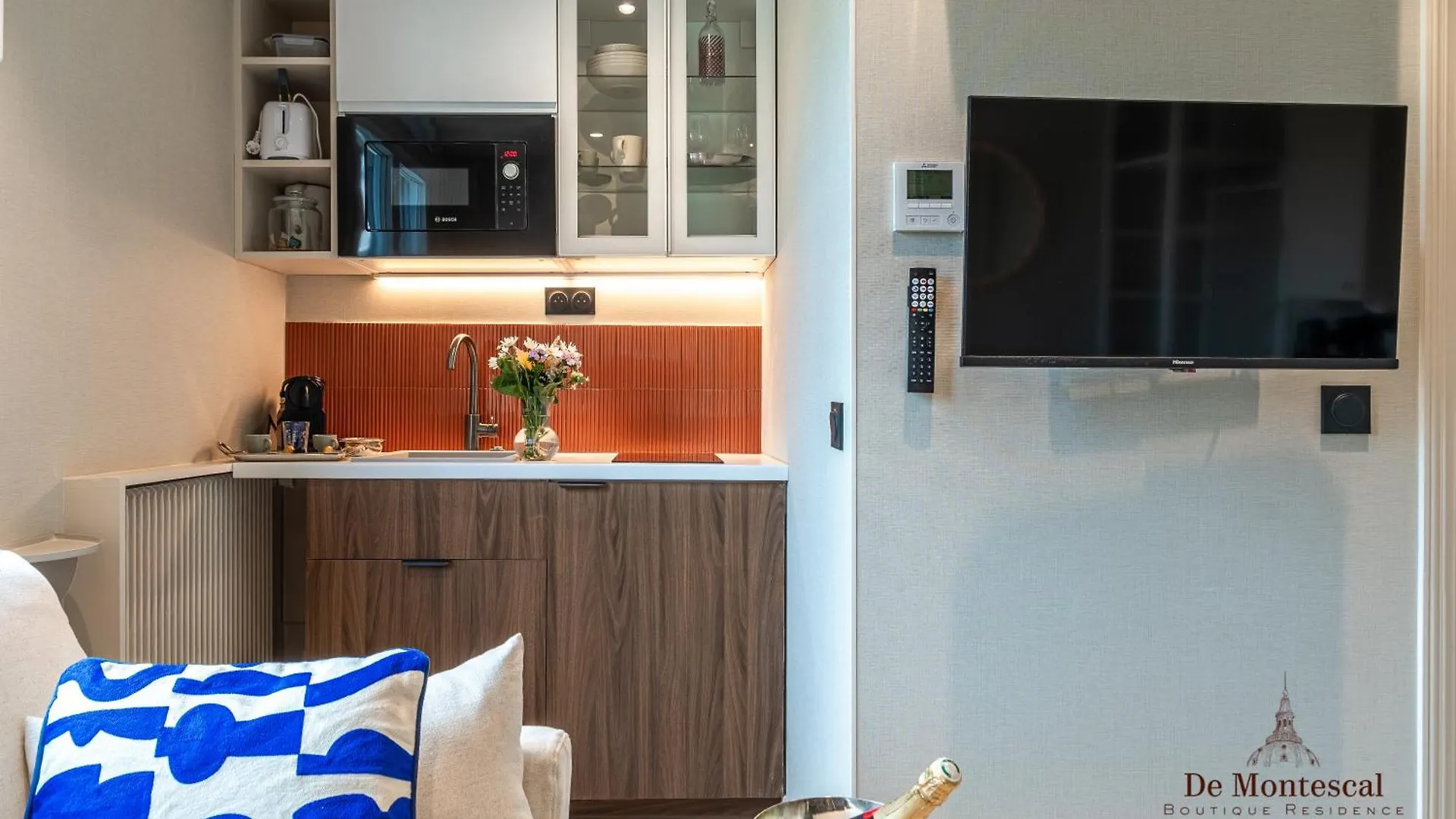아파트 De Montescal- Montparnasse Central With Ac 11 To 14M2 Studio In A Prime Location 파리 프랑스